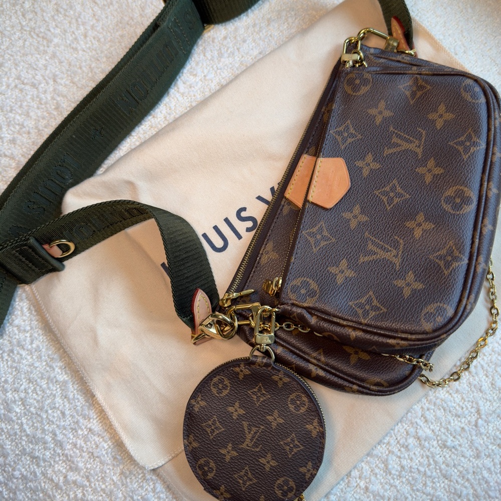LOUIS VUITTON Multi Pochette